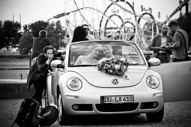Photographer capture pic of couple in car