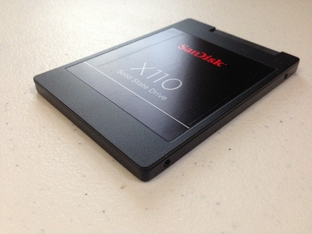 SSD (Solid State Drive)